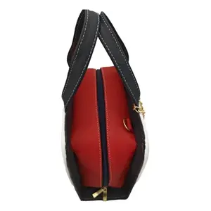 Bolso Tote de Lujo Fana Patricia, Blanco con Estampado Floral en Relieve, Cierre de Solapa en Forma de Cruz, Correa de Cadena, Ideal para Fiestas - Product Image 3