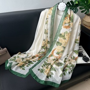 Vente chaude : Stoles musulmanes imprimées à fleurs, sensation de <span class=keywords><strong>soie</strong></span>, légères, grand foulard pour femmes, gaze, couvre-vêtements de plage d'été, châles <span class=keywords><strong>en</strong></span> fil - Product Image 1