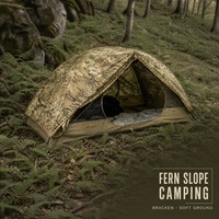 Tente de camping portable légère à double couche, design camouflage, tente à poteaux en aluminium pour les voyages de survie en plein air
