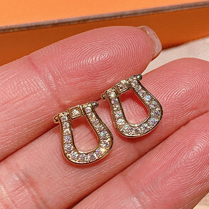 Orecchini a perno con zirconi a ferro di cavallo da donna, stile coreano, minimal chic, gioielli metallici per uso quotidiano - Product Image 2