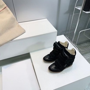 Nuevos zapatos casuales de lujo personalizados de caña alta con un estilo relajado, que encarnan el look clásico al aire libre, ideales para parejas. - Product Image 4