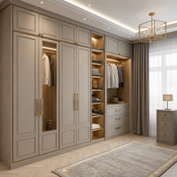 Armoire de chambre à coucher de luxe sur mesure avec finition en placage de bois, rangement personnalisé pour projet de design d'intérieur de villa