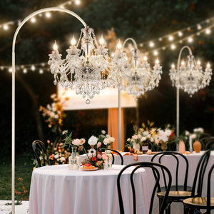 Arco Nuziale <span class=keywords><strong>con</strong></span> Lampadario di Cristallo, Prismi Sospesi e Luce Calda per Decorazioni di Cerimonie all'Aperto - Product Image 2