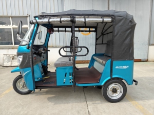 Triciclo de Pasajeros Totalmente Motorizado, Motocicleta de Tres Ruedas para Uso como Taxi con Opciones de Motor de Gasolina de 200cc, Carrocería Cerrada - Product Image 4