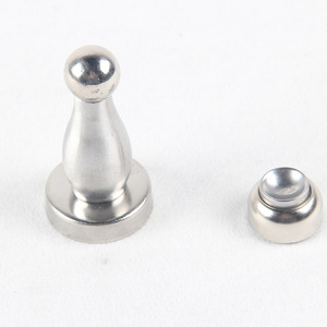 Loquet de porte en acier inoxydable, magnétique, à fixation murale, design moderne et minimaliste, pour utilisation sur porte, mur ou sol - Product Image 2
