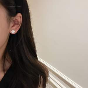 Pendientes de Lujo Wenchi Princess Fang, Plata de Ley S925, Elegantes con Diamantes y Ópalo, Estilo Clásico Envolvente, Tentación Exclusiva - Product Image 4