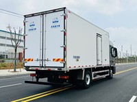 Truk Pendingin Diesel Chngli Baru Kapasitas 8T Euro 5 -20 ℃     Transmisi Manual Emisi Rendah Kanan/Kiri