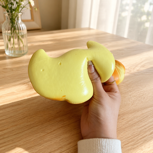 Vente directe usine – Jouet anti-stress en mousse PU en forme de croissant, parfumé et à remontée lente, pour enfants - Product Image 1