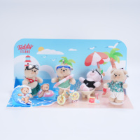Tableau de scène de cabane forestière sur le thème de l'aventure, pouvant être associé à des chapeaux de randonnée et des ours en peluche pour la randonnée