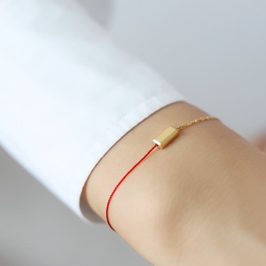 กำไลข้อมือคู่รักแบบปรับได้,กำไลข้อมือทองเชือกสีแดงทรงสี่เหลี่ยมอิฐสีทองให้ความโชคดีของขวัญแบบดั้งเดิมของจีน - Product Image 1