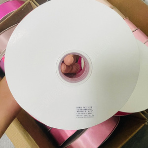 E-magic diskon besar grosir pita Satin sutra gulungan poliester wajah ganda tunggal 1.5 inci merah dengan Logo - Product Image 4