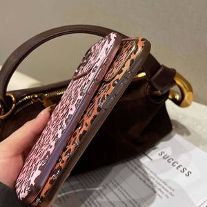 Funda de teléfono con estampado de leopardo bicolor rosa y marrón para iPhone 17 Pro Max, funda suave para 16/15/14, estilo chica picante de nicho - Product Image 5