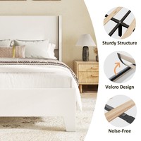 Cadre de lit rembourré minimaliste avec tête de lit haute et base plateforme épurée pour les intérieurs de chambre modernes