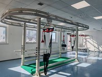 Clinique de rééducation Jinyu : Système de rail suspendu au plafond pour entraînement de marche en suspension intégrée