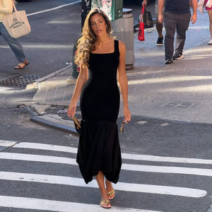 Vestido de punto minimalista con patchwork sólido y capas, cuello en U, cintura entallada, efecto adelgazante y bajo asimétrico. - Product Image 6