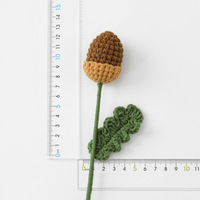 Amigurumi fait main en forme de tige d'acorn bicolore, cadeau rétro chaleureux d'automne pour la table et la décoration de bouquets d'automne