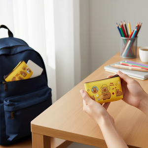 Portamonete Kapibala 11,5x9cm Giallo con Design Cartoon e Portachiavi - Product Image 2