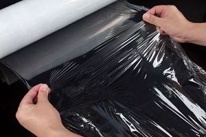 Rotolo di Film Estensibile Personalizzato Prezzo di Fabbrica 23 Micron per Avvolgimento Pallet Manuale e Automatico in Plastica Trasparente PE LLDPE Cast - Product Image 5