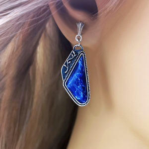 Orecchini Pendenti a Triangolo con Design a Ramo d'Albero e Pietra Blu, Accessori Moda Vintage per Donne - Product Image 2