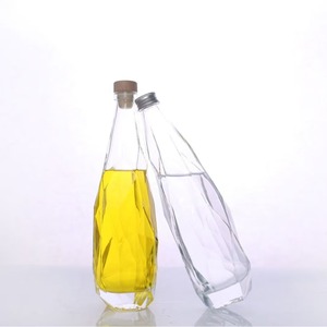 Wholesale500mlnew Creative Bouteilles en verre vides transparentes avec bouchons à vis en métal pour whisky, <span class=keywords><strong>vodka</strong></span>, vin de fruits et eau minérale. - Product Image 2