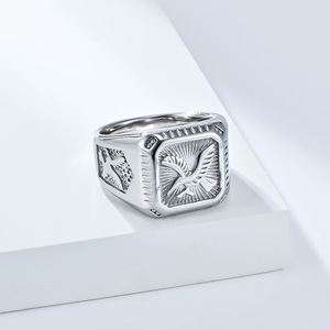 Anillo de acero inoxidable estilo punk hip-hop con diseño de águila para hombre, muy vendido en Europa y América, elegante y único, de titanio y acero con baño de oro de 18K. - Product Image 4
