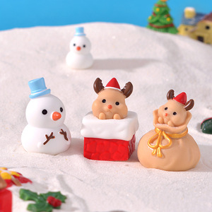Figurines miniatures de Noël Bonhomme de neige et renne, décorations en résine mignonnes et durables peintes à la main pour le décor de village de Noël, loisirs créatifs et fêtes - Product Image 4