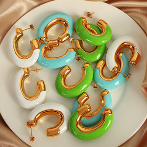 Boucles d'oreilles créoles en forme de C en alliage de zinc pour femme, bijoux fantaisie multicolores pour soirée - Product Image 1