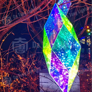 Ornement de Noël en diamant prismatique arc-en-ciel, créant des reflets colorés dans les installations suspendues - Product Image 4