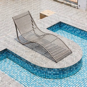 Chaise longue de piscine moderne en aluminium robuste, écologique et résistante aux UV pour hôtel, complexe hôtelier et patio - Product Image 4
