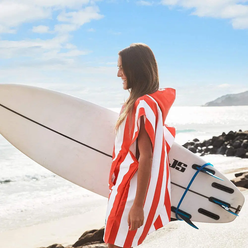 थोक माइक्रोफाइबर क्विक ड्राई सॉलिड हुड वाला पहनने योग्य वयस्क समुद्र तट पोंचो तौलिया हुड वाला केप स्पोर्ट्स केप अनुकूलन