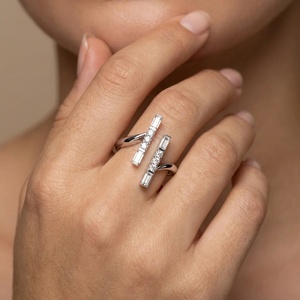 Bague en diamant baguette parallèle - Or 9k, 14k, 18k - Product Image 2