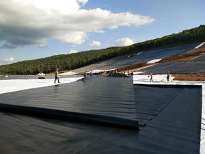 Geomembrana de HDPE Lisa para Tratamiento de Agua, Revestimiento para Estanques, Geomembrana de Coextrusión de Tres Capas - Product Image 1