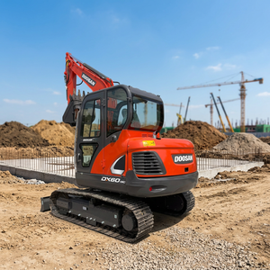 Mini-excavatrice sur chenilles Doosan DX60-9 d'occasion, bon état de train de roulement, pelle hydraulique Doosan DX60-9 disponible immédiatement à la vente - Product Image 1