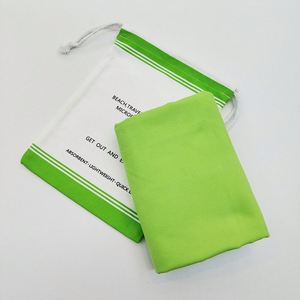 Ensemble de serviettes de sport et de voyage en microfibre absorbante à séchage rapide personnalisées - Product Image 1