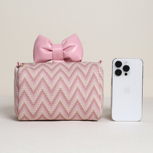 Bolsa de cosméticos de punto rosa con decoración de lazo, bolsa de maquillaje con cremallera, estuche de aseo de gran capacidad para viajes - Product Image 3