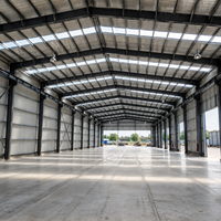 Bâtiment d'entrepôt moderne à grande portée, préfabriqué, avec structure en acier profilé H laminé à chaud, soudage sur site, haute capacité de charge