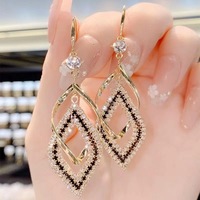 Nouveauté 2026 JOMTY Boucles d'oreilles haut de gamme en strass de cristal, style luxe léger, au design affirmé et audacieux, cadeau pour femme