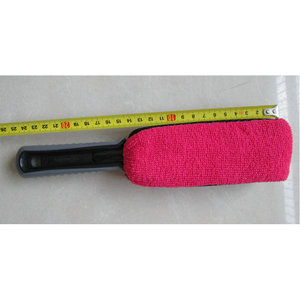 Microfiber Long Handled Tire <b>Brush</b> 27Cm <b>For</b> Car <b>Cleaning</b> Wheel <b>Brush</b> With Red Black Cloth Cover - Product Image 4