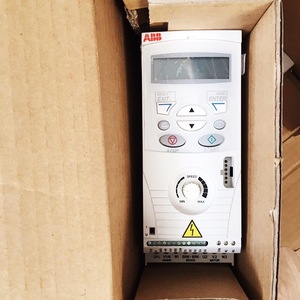 อินเวอร์เตอร์ขนาดเล็ก Abb Acs150-01e-04a7-2 240V 1 แรงม้า สำหรับมอเตอร์ผสมอาหาร สายพานลำเลียง พัดลม และปั๊ม - Product Image 1