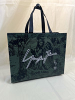 Sacs fourre-tout noirs personnalisés en non-tissé avec impression de logo blanc, sacs de courses réutilisables pour l'emballage de vêtements et de marques de prêt-à-porter