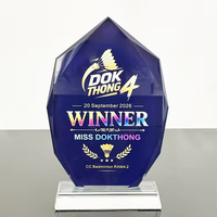 Trophée en cristal personnalisé avec impression couleur créative et base noire pour événements et récompenses