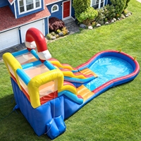 Toboggan aquatique gonflable d'extérieur pour enfants, avec mur d'escalade et piscine à jets d'eau, idéal pour les fêtes d'été