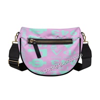 Nouveau sac bandoulière en forme de coquillage, design tendance, lettres grecques, sac unisexe en forme de coquille, sac bandoulière de voyage en plein air