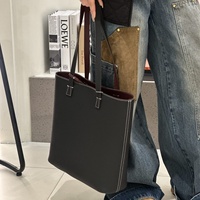 Bolso de Hombro Tipo Cubo de Cuero de Grano Superior TC, Versión Coreana 2026, Doble Cara, Abierto, con Correa Única para Axila, Poliéster