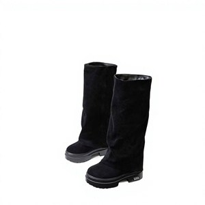 Stivali Alti da Donna Neri a Metà Polpaccio, Modello Slouchy con Plateau Grosso, Effetto Rialzante e Snellente, Tomaia Strutturata in Velluto, Fodera Felpata, Invernali - Product Image 1