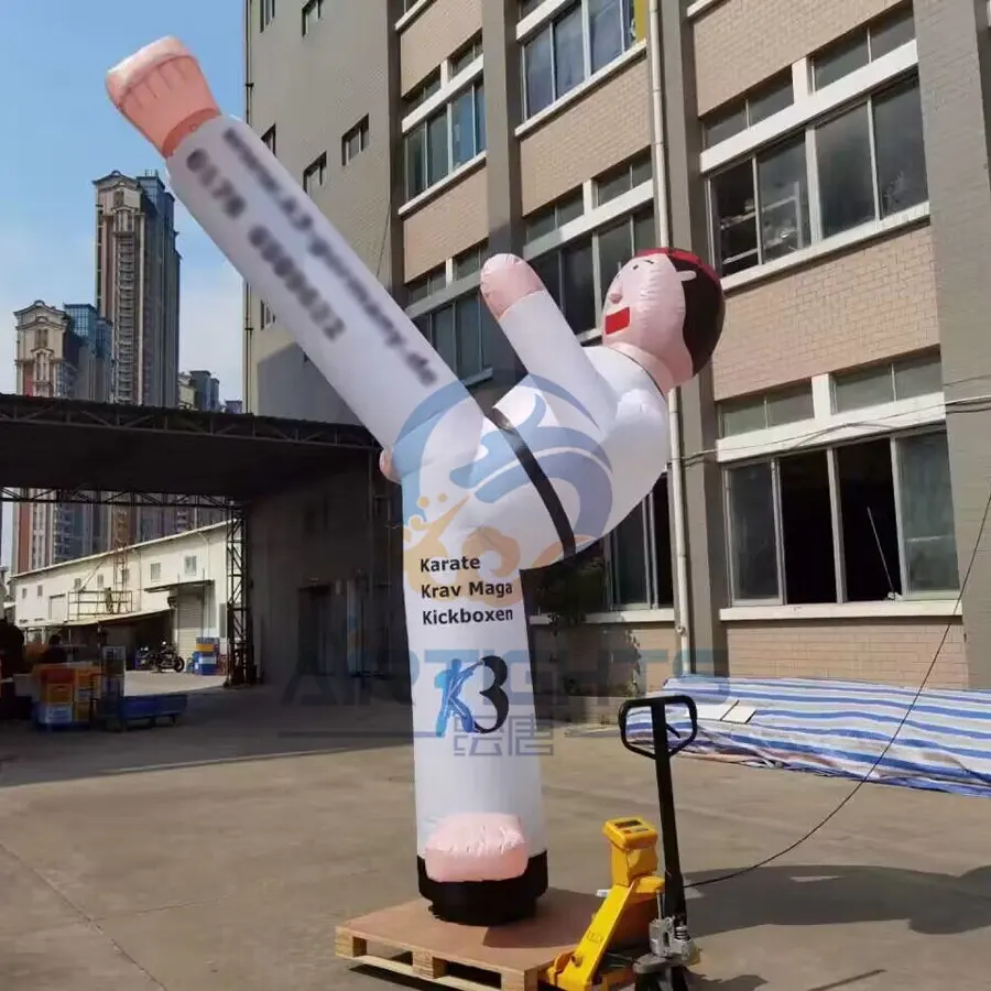 Ballon gonflable de taekwondo en tissu oxford modèle de gars de karaté géant à impression personnalisée