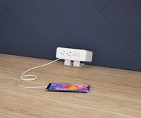 Hub d'alimentation pour bureau collaboratif moderne OMNI avec prise de table et protection contre les surtensions pour une charge simultanée