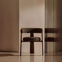 Ensemble de table et chaises de salle à manger confortables de style nordique moderne, avec revêtement en tissu et coussins moelleux, chaises en bois modernes