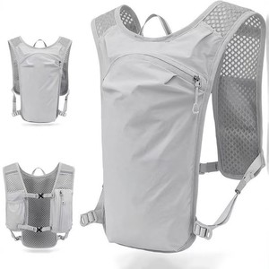 Chaleco Deportivo Personalizado con Logotipo y Bolsillos para Botella de Agua - Product Image 1