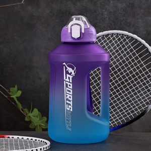 Botella de Agua Deportiva Portátil de Gran Capacidad 2.2L, Personalizada al por Mayor, de Tritán o PETG, para Gimnasio y Fitness - Product Image 3